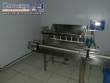 Envasadora linear 14 bicos com rinser e rosqueadora de tampas Aplim�quinas