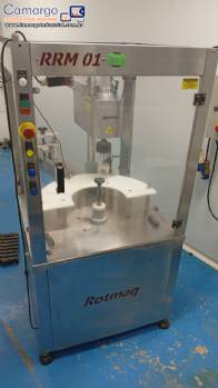 Tampadora rosqueadora com elevador posicionador de tampas Rotmaq